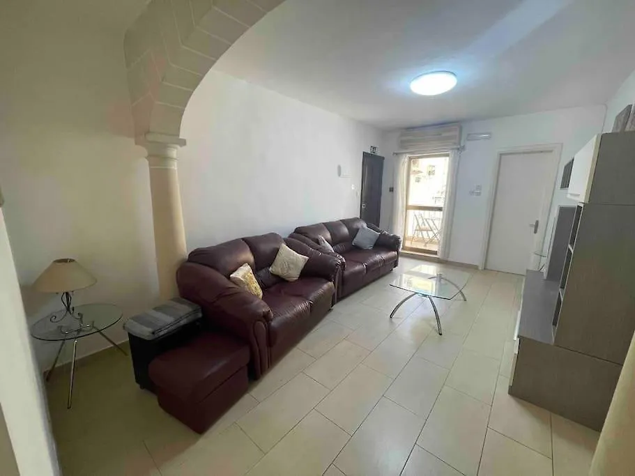 Gzira / Sliema Wifi & Ac ! Great Value & Location Apartment