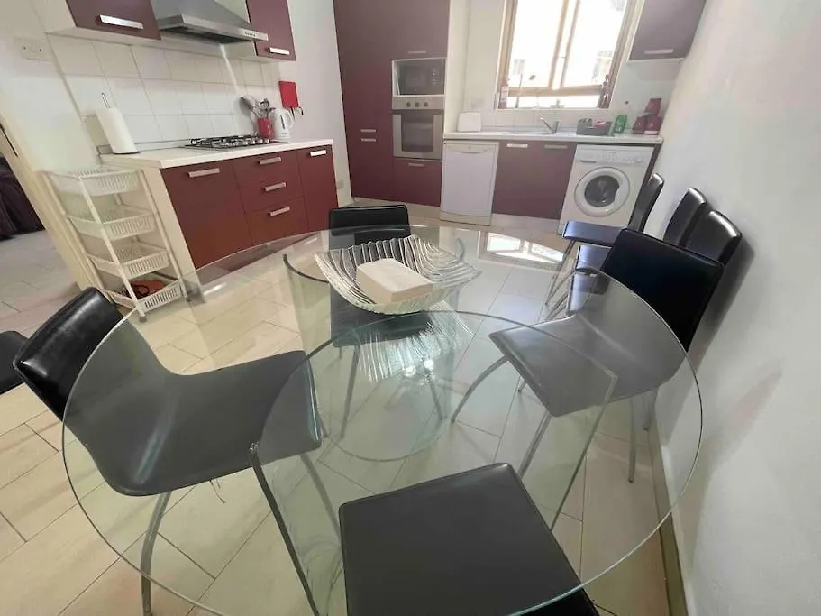 Gzira / Sliema Wifi & Ac ! Great Value & Location Apartment