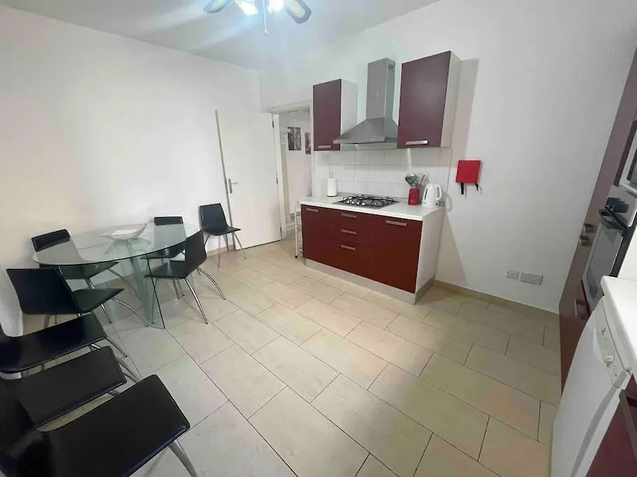 Gzira / Sliema Wifi & Ac ! Great Value & Location Apartment